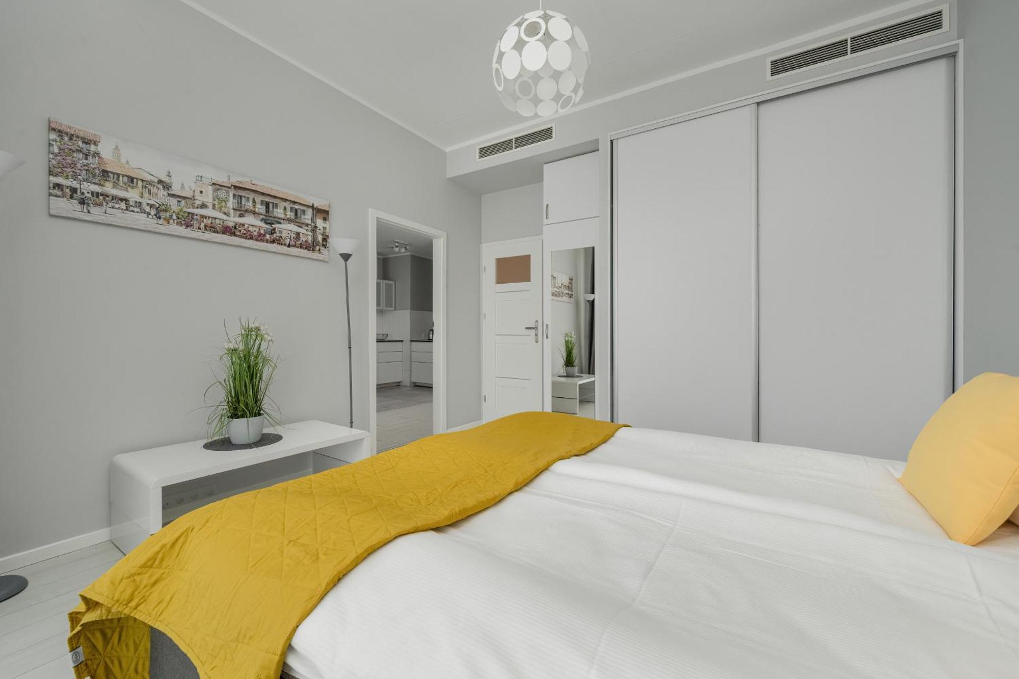 Center Close To The Market And Park With Parking & Air Conditioning By Renters Prestige Apartment
