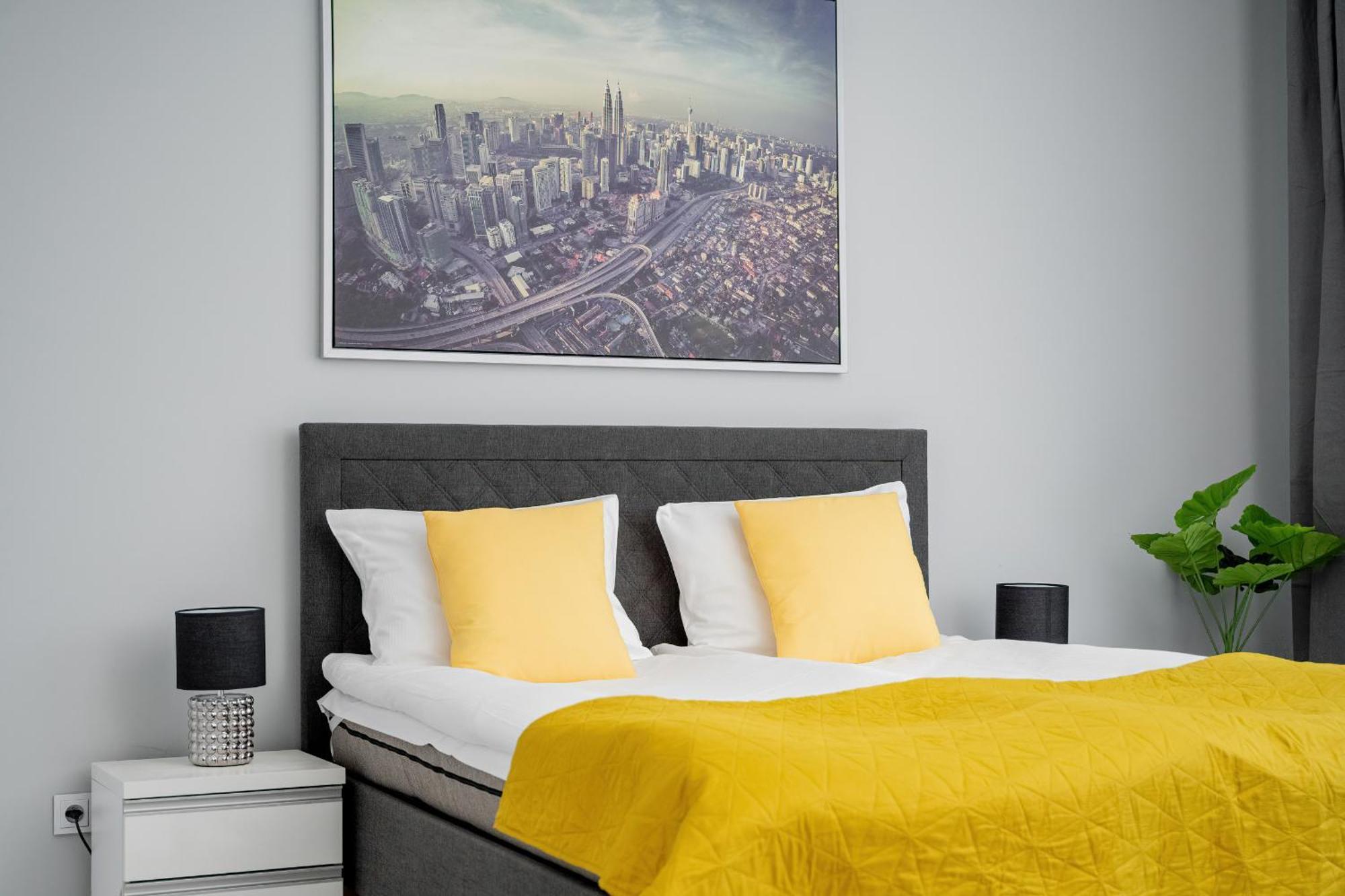 Center Close To The Market And Park With Parking & Air Conditioning By Renters Prestige Apartment *