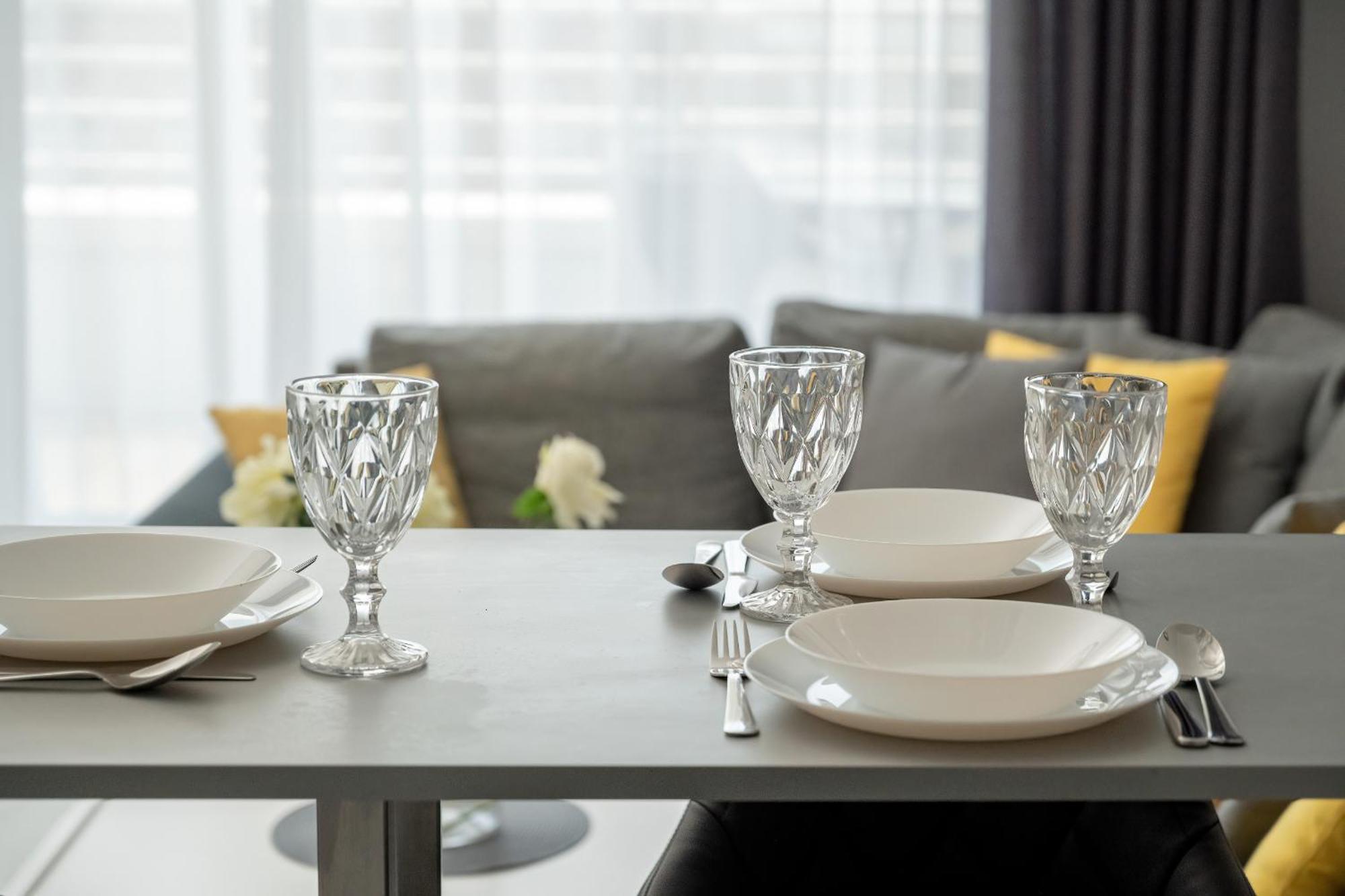 Center Close To The Market And Park With Parking & Air Conditioning By Renters Prestige *