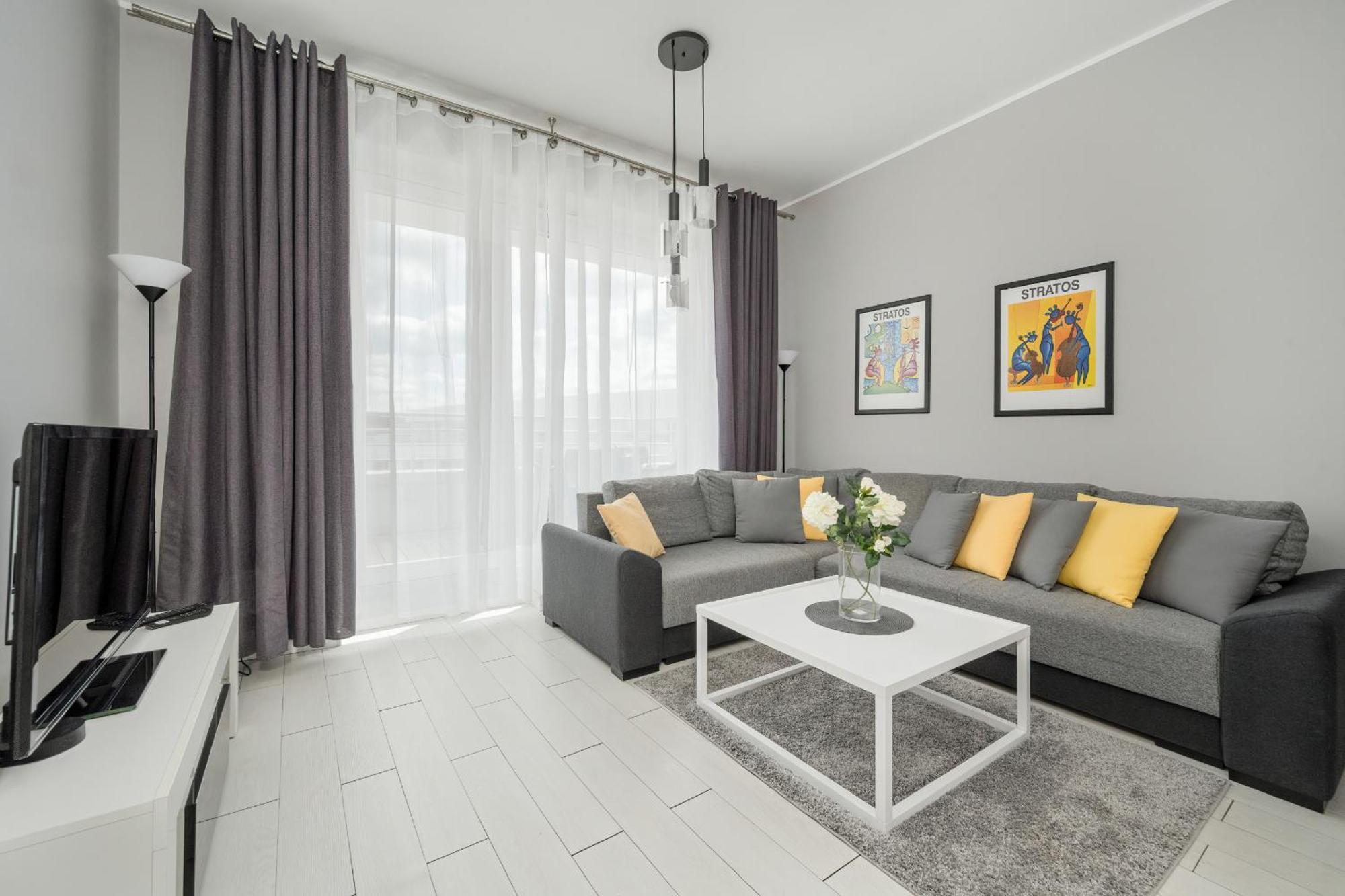Center Close To The Market And Park With Parking & Air Conditioning By Renters Prestige Apartment *