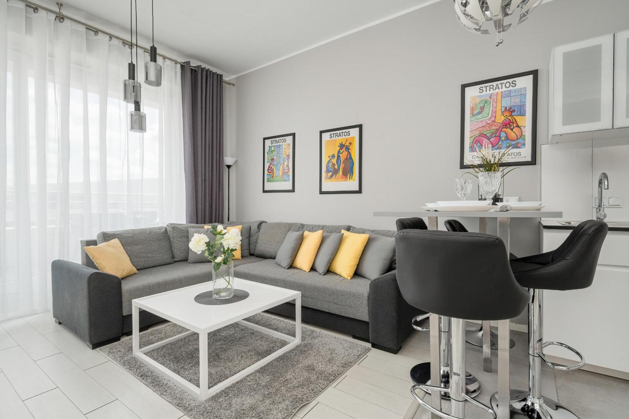Center Close To The Market And Park With Parking & Air Conditioning By Renters Prestige Apartment Breslau