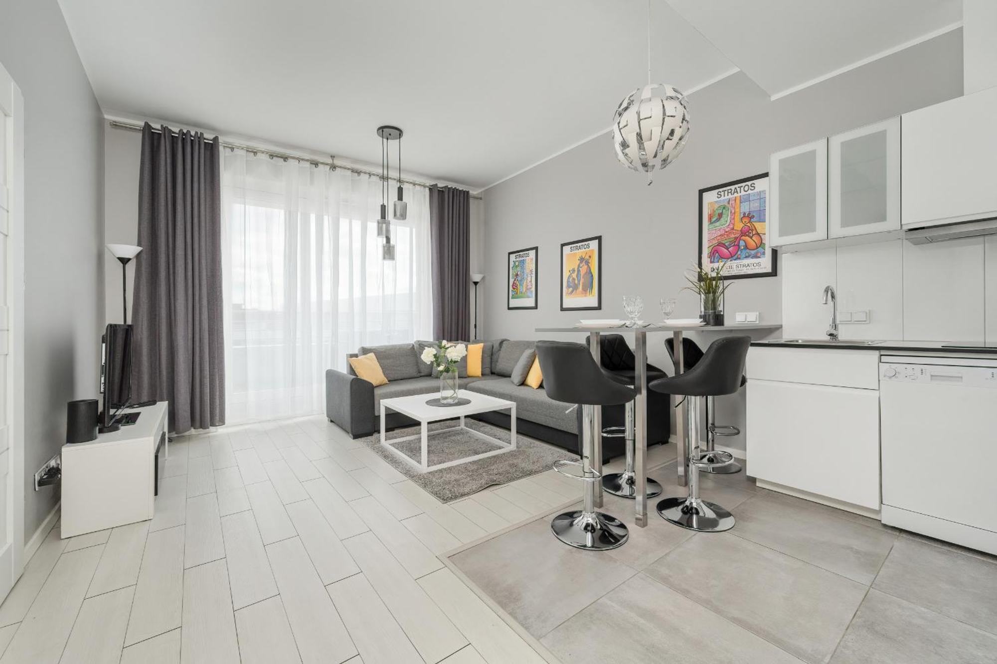 Apartment Center Close To The Market And Park With Parking & Air Conditioning By Renters Prestige Breslau
