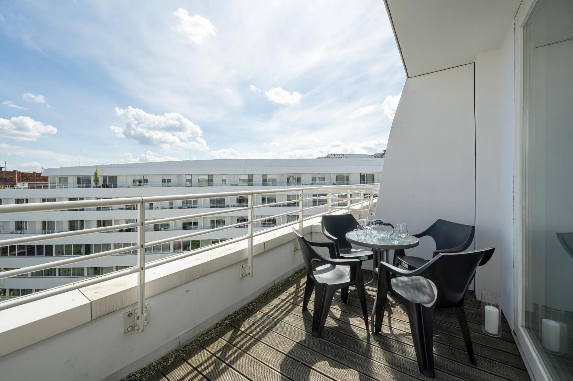 Center Close To The Market And Park With Parking & Air Conditioning By Renters Prestige Apartment