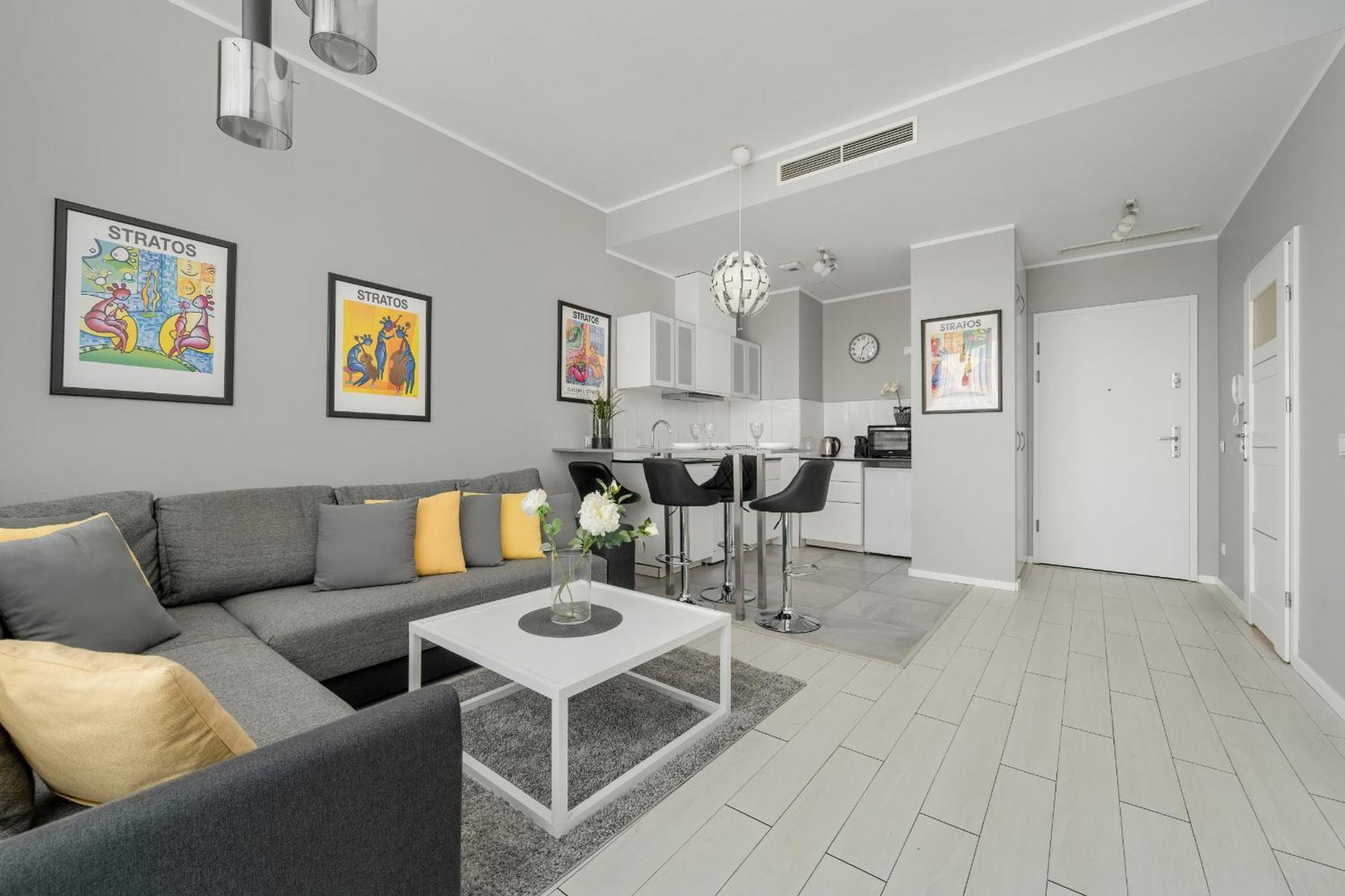 Center Close To The Market And Park With Parking & Air Conditioning By Renters Prestige *