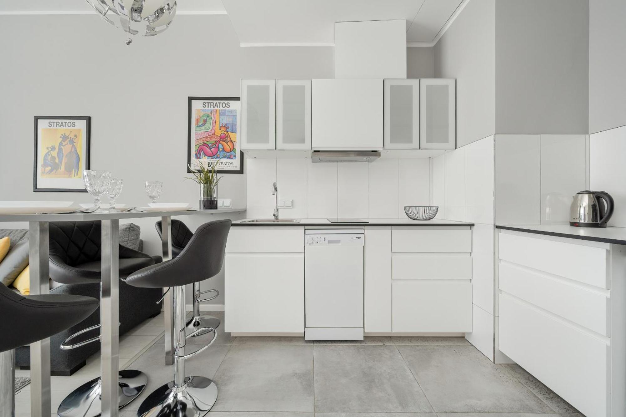Center Close To The Market And Park With Parking & Air Conditioning By Renters Prestige Apartment