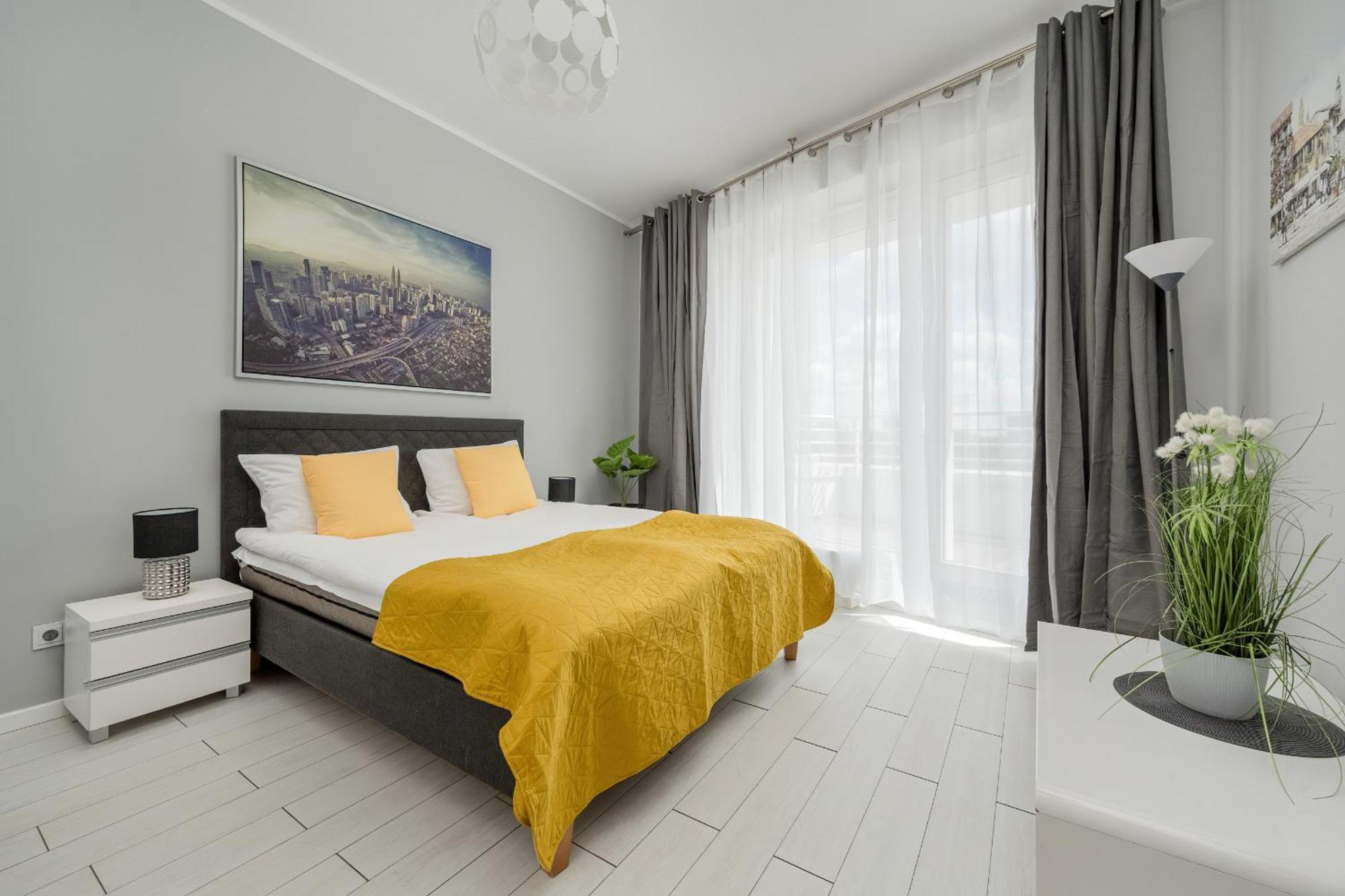 Center Close To The Market And Park With Parking & Air Conditioning By Renters Prestige Breslau